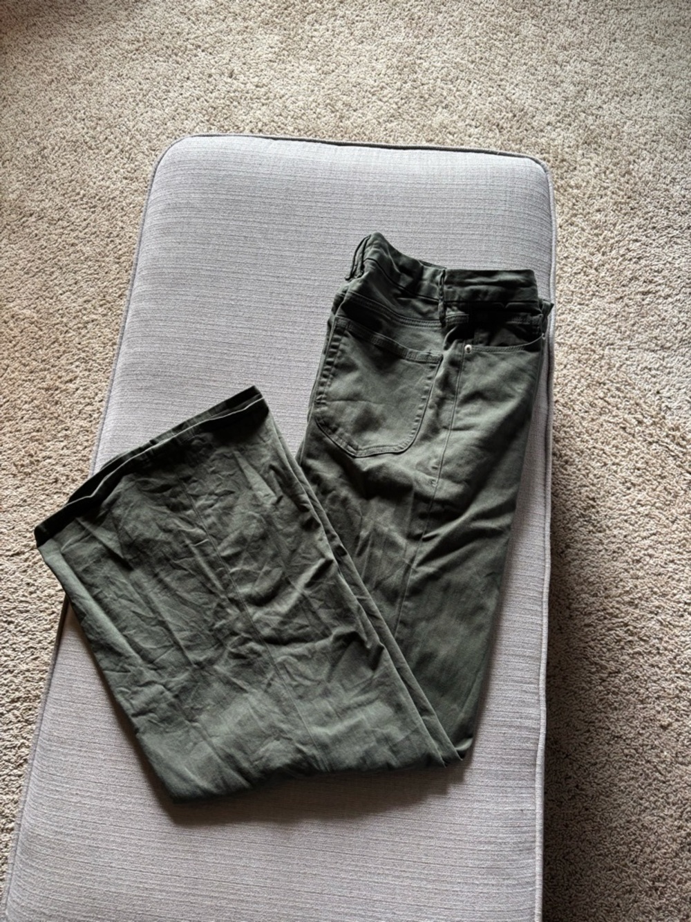 Good American Women’s Flare Olive Pants